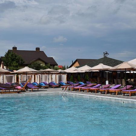 Relax Complex Hotel ボルィースピリ エクステリア 写真