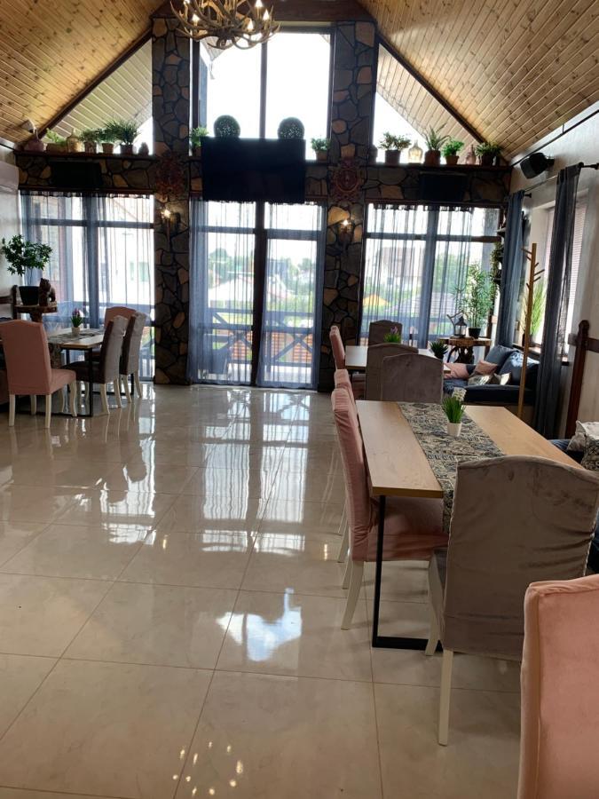 Relax Complex Hotel ボルィースピリ エクステリア 写真