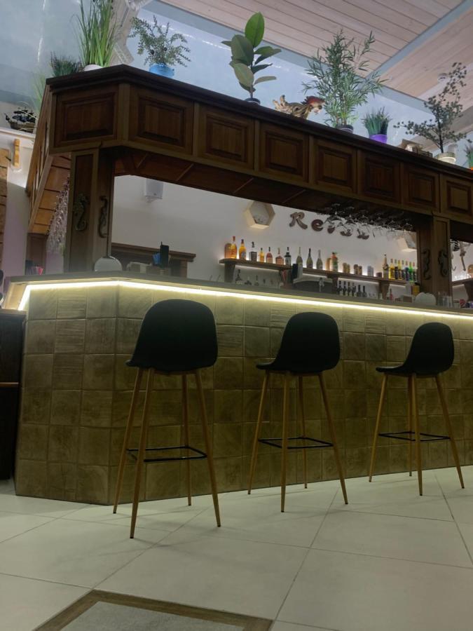 Relax Complex Hotel ボルィースピリ エクステリア 写真