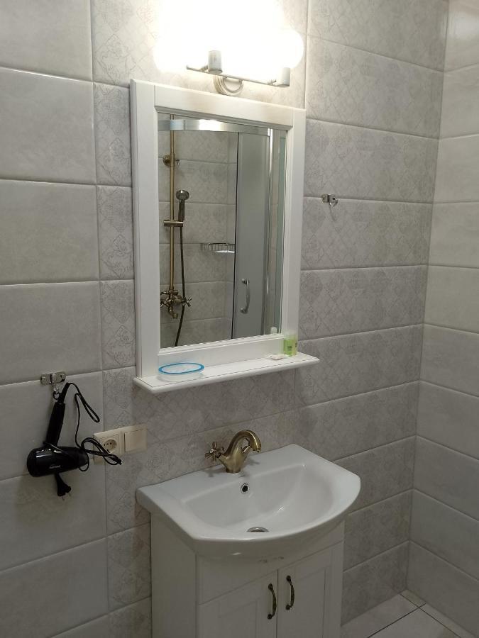 Relax Complex Hotel ボルィースピリ エクステリア 写真